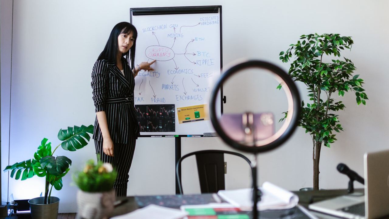 The Best Business Influencers To Follow For Fresh Ideas