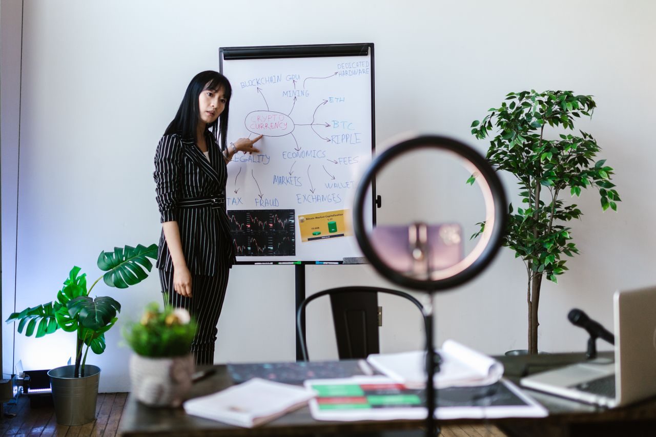 The Best Business Influencers To Follow For Fresh Ideas